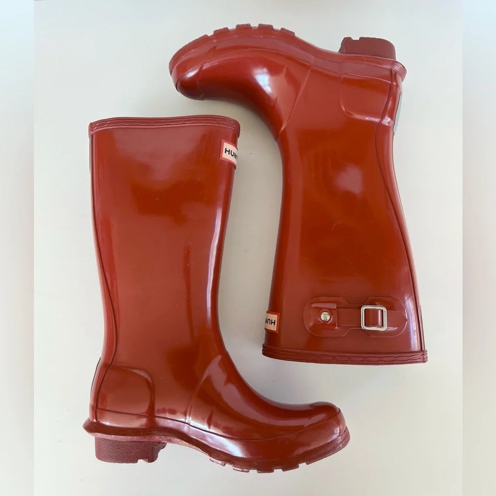 Hunter Kids’ Original Tall Rain Boots in Military Red, size B3/G4 UK2